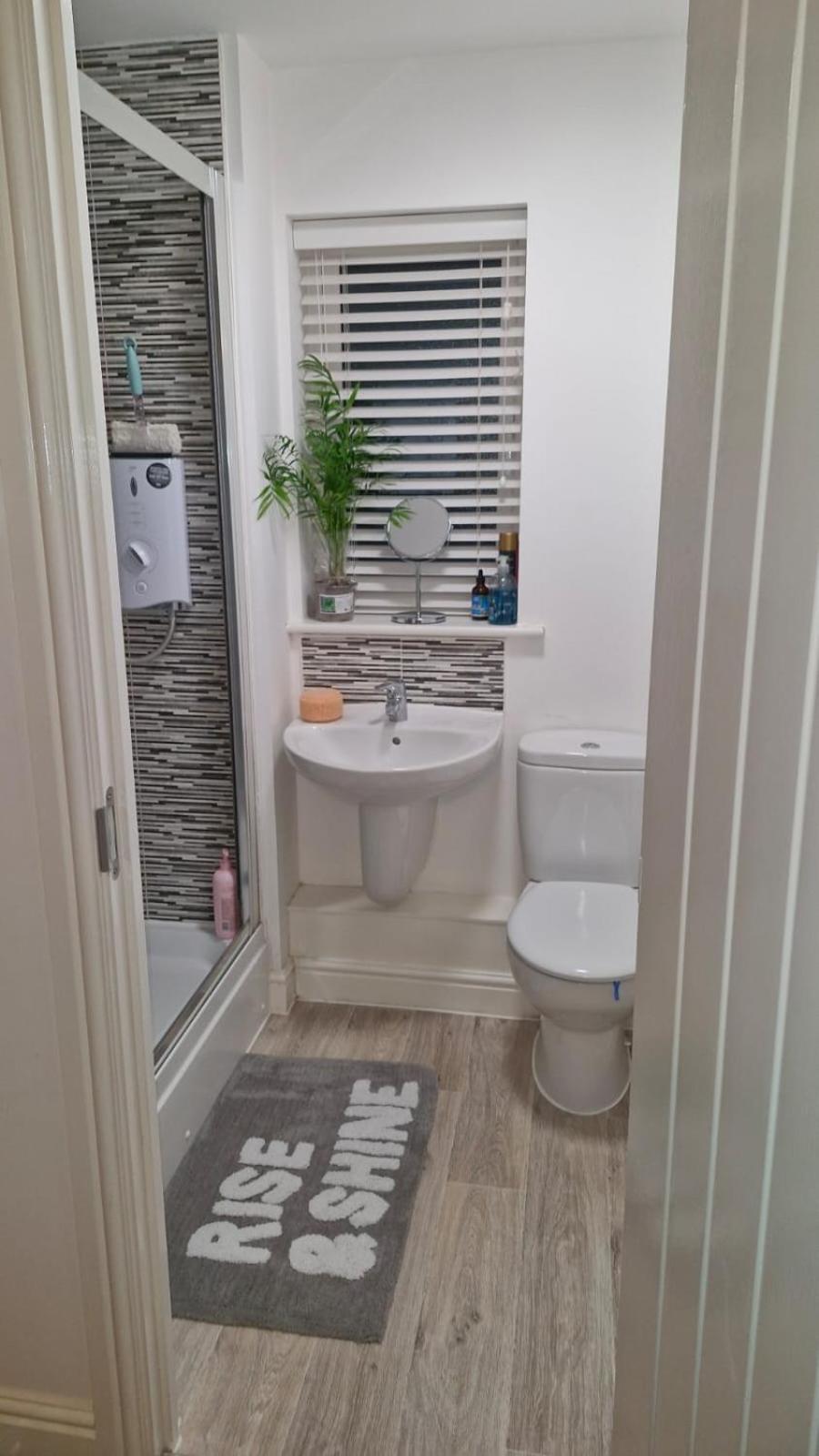 Modern Double Room With En-Suite, Parking & Fast Wifi - Close To Beach Sandgate Exteriér fotografie