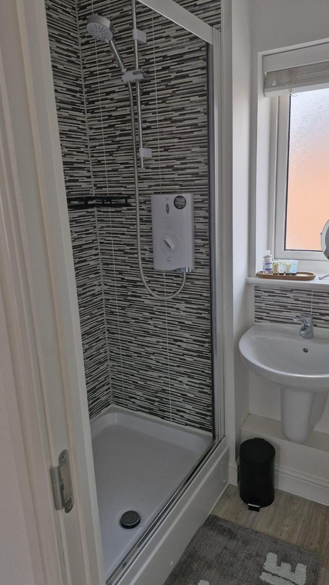 Modern Double Room With En-Suite, Parking & Fast Wifi - Close To Beach Sandgate Exteriér fotografie
